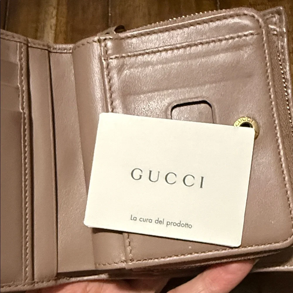 Gucci Beige Quilted Leather Wallet - Picture 5 of 5